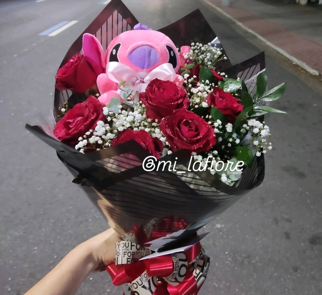 Buquê de rosas e Stitch